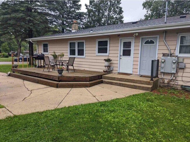 Foto del edificio - 1823 Liberty Ln