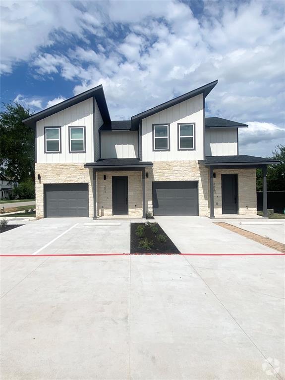 Building Photo - 700 Horseshoe Dr