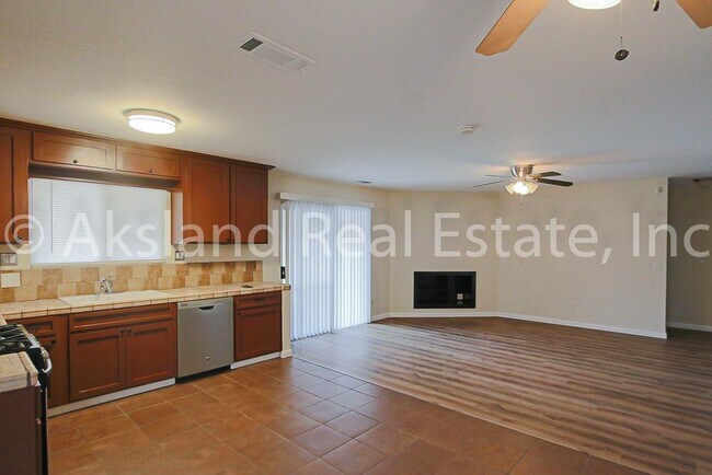 Building Photo - 964 Parr Ln