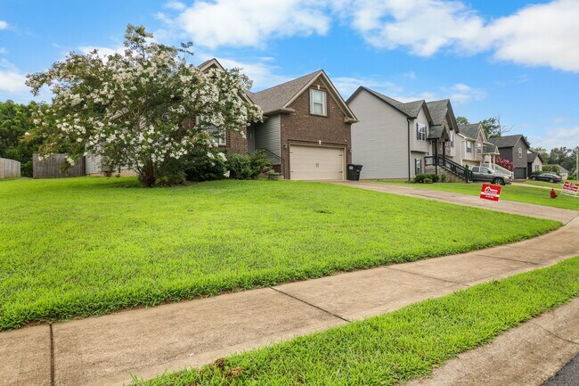 Foto del edificio - 128 Sycamore Hill Dr