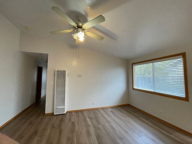 Foto del edificio - 1399 Chickadee Ct
