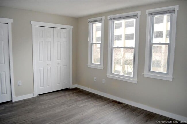 Building Photo - 140 Maple Ave