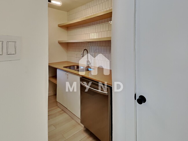 Building Photo - 3919 Holland Ave Apt 101