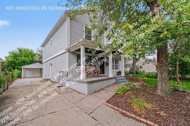 Building Photo - 829 N Dorchester Ave