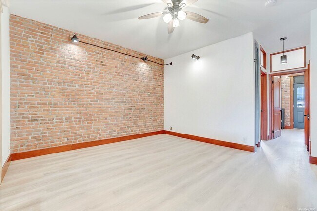 Building Photo - 67-07 Woodside Ave