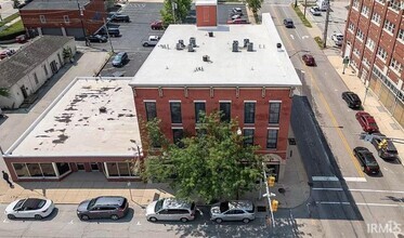 Building Photo - 903 Main St