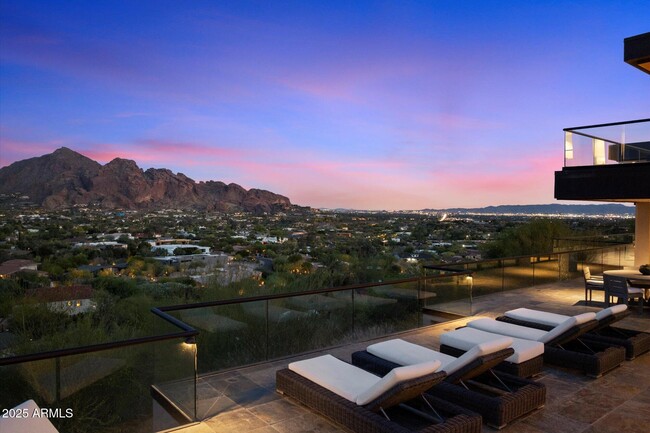 Foto del edificio - 6901 N Highlands Dr