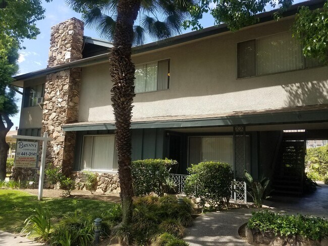 Building Photo - 411 N Chapel Ave