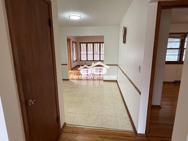 Building Photo - 26 15th Ave N