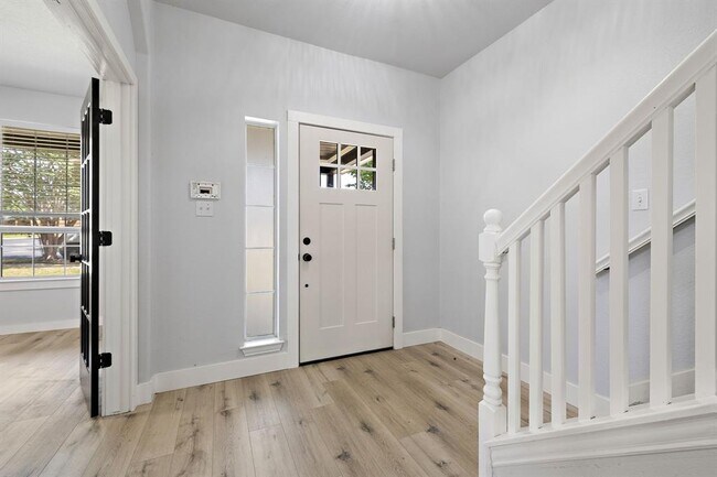 Building Photo - 502 Sherwood Ct
