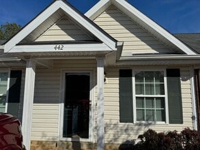Building Photo - 442 Flowing Creek Dr