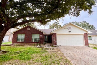 Building Photo - 1405 Manor Dr