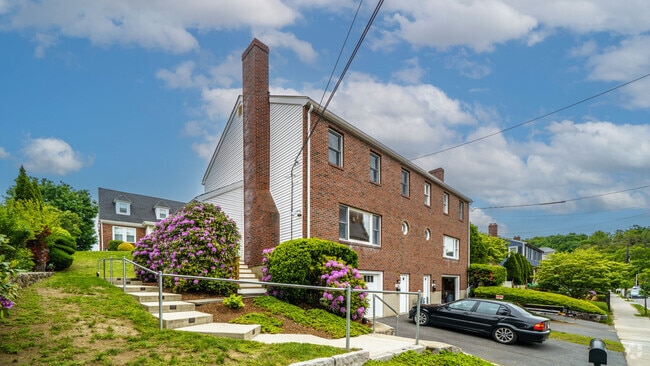 Building Photo - 298 Adams St