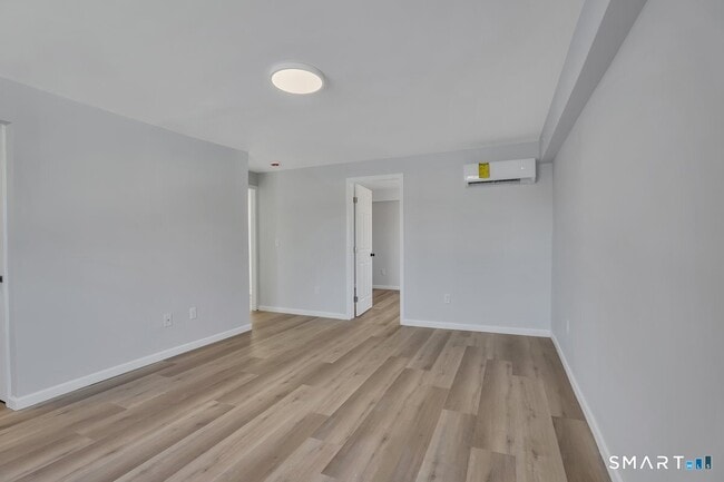 Building Photo - 192 Hartford Rd