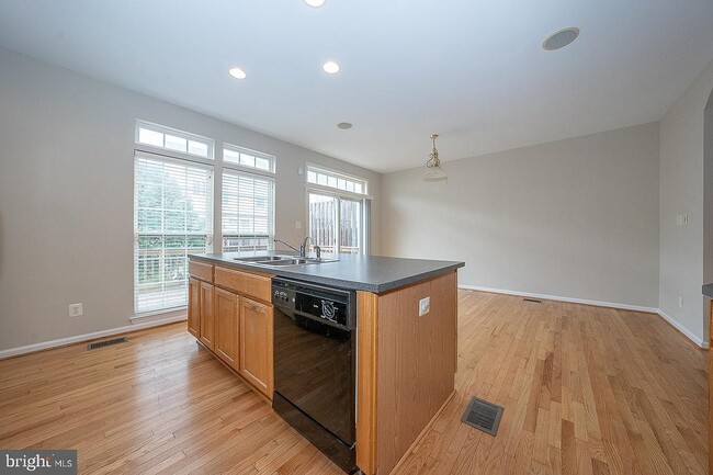 Kitchen and Dining Area - 1904 Northridge Dr