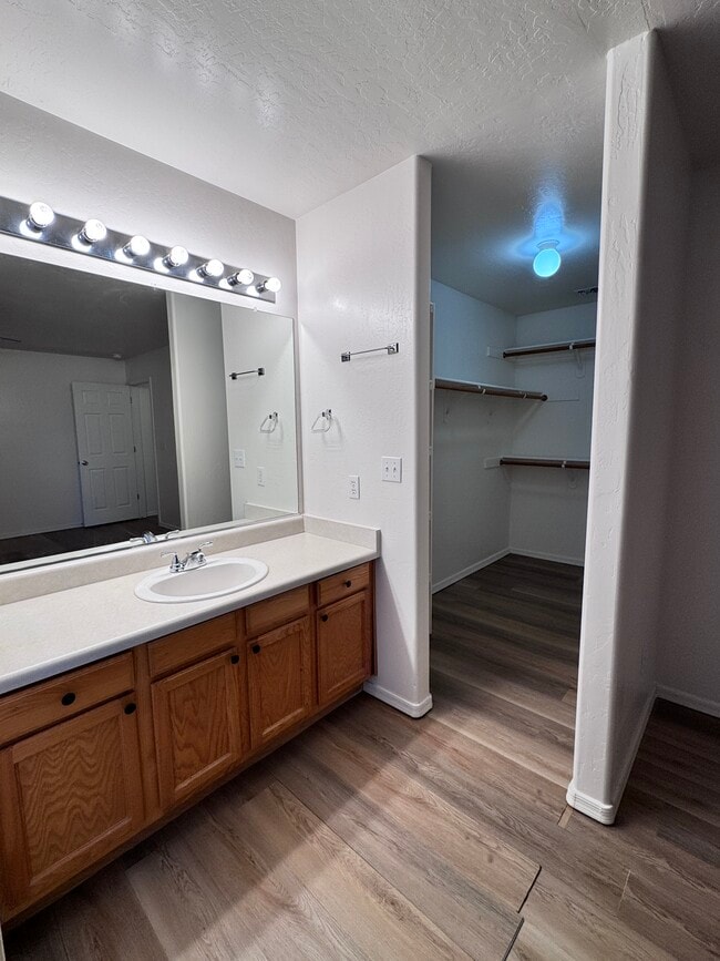 Foto del edificio - 6121 N Old McDonald Dr