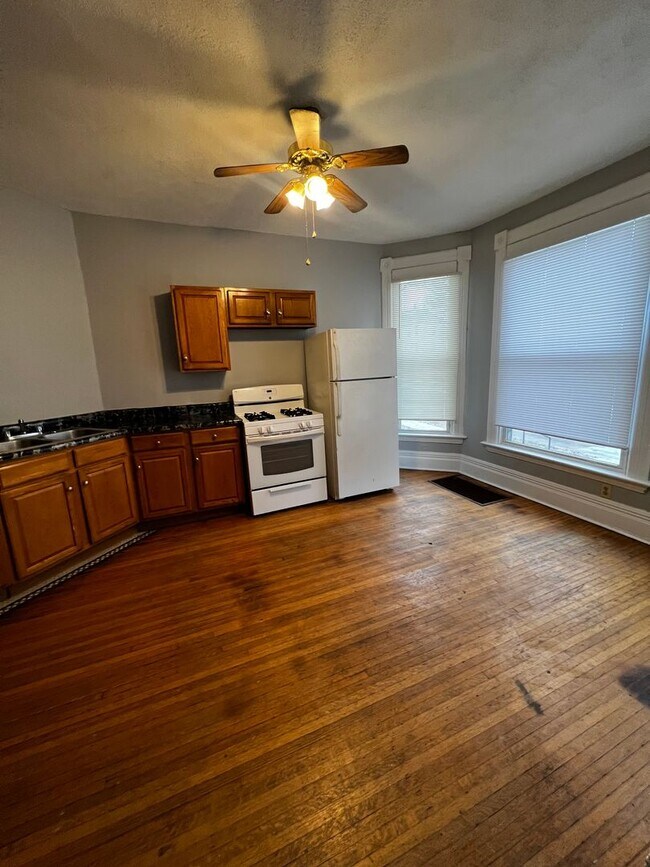 Foto del edificio - 1228 Tremont Ave