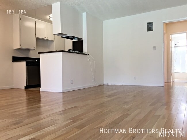 Building Photo - 1806 N Harvard Blvd