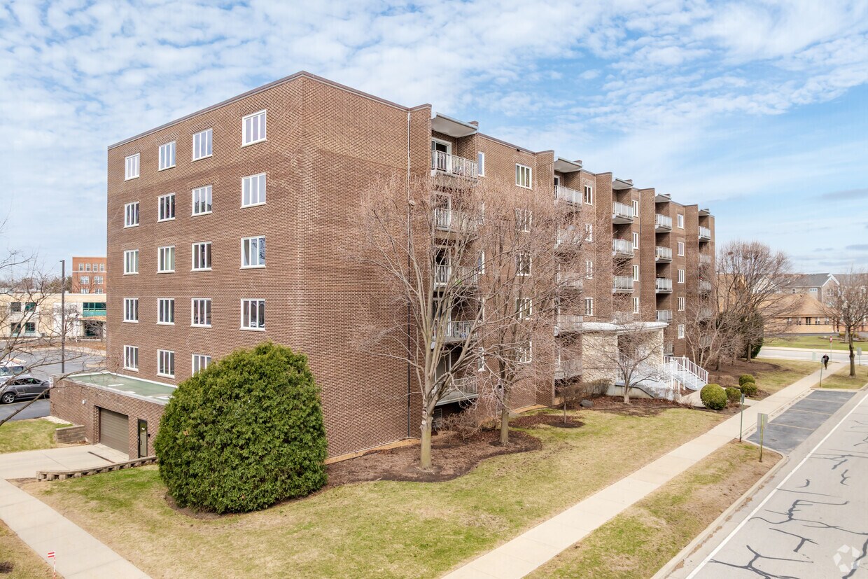 Primary Photo - 900 Center St