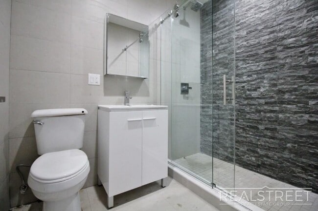 Foto del edificio - Brand New Spacious 1 BR in Crown Heights