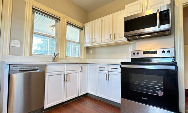 Foto del edificio - 139-141-141 Edenfield Ave