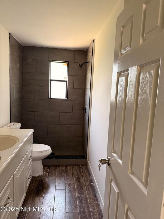 Foto del edificio - 7264 Greenway Dr