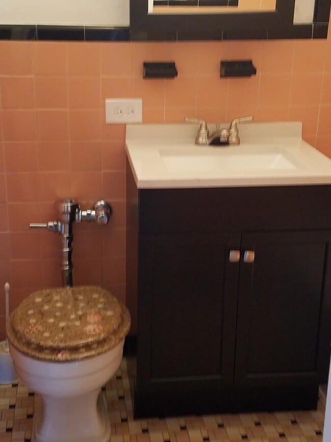 Building Photo - 505 Logan St