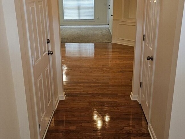 Foto del edificio - Great Location & Recently Updated Townhome...