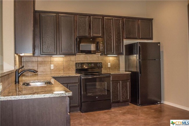 Building Photo - 2553 Pahmeyer Rd