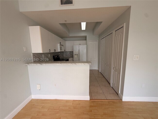 Foto del edificio - 8838 W Flagler St