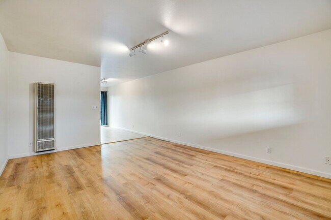 Foto del edificio - 1445 Larissa Cir