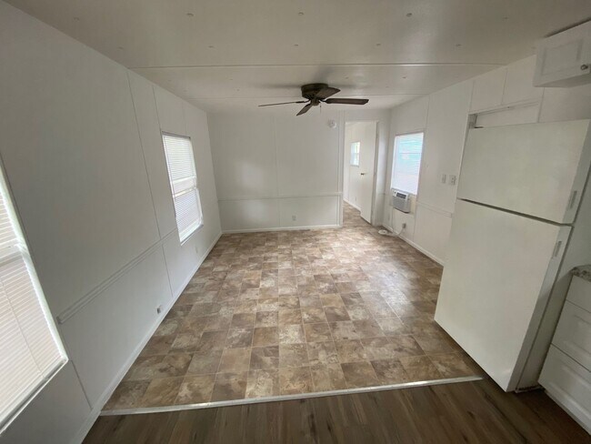 Foto del edificio - 1121 S Christiana Ave Apopka FL 32703