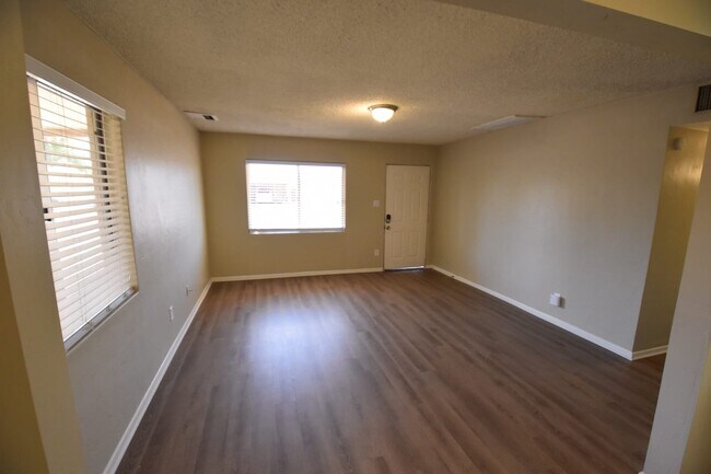 Building Photo - 2942 W Montebello Ave