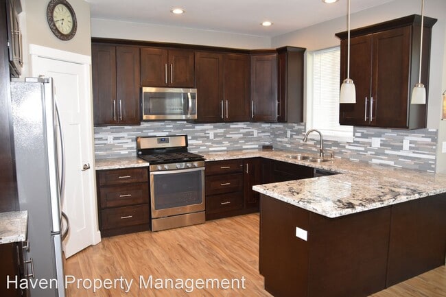 Building Photo - 4 br, 2.5 bath House - 1105 E 55th St