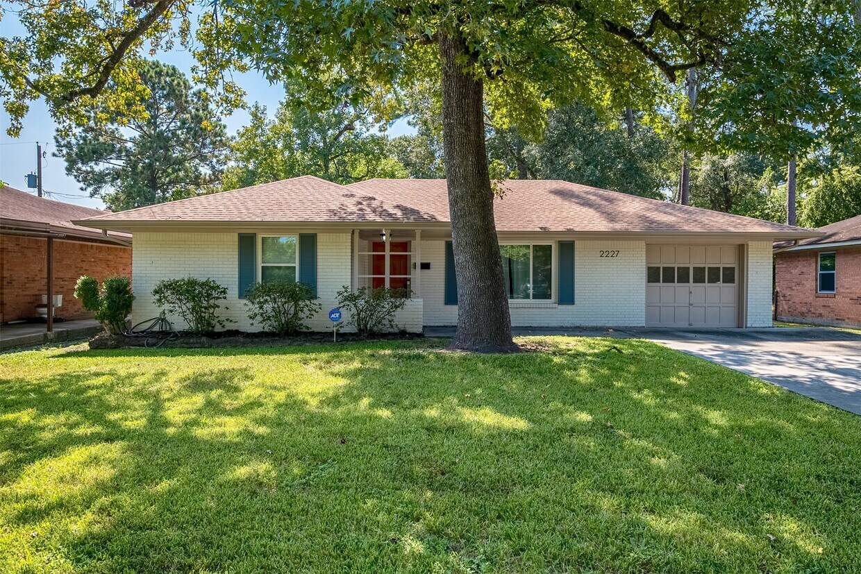 Primary Photo - 2227 Libbey Dr