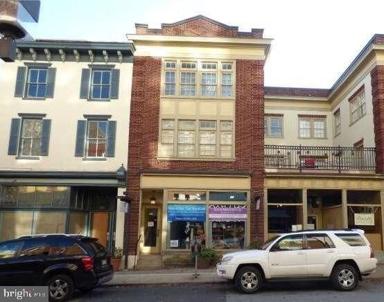 Building Photo - 222 W 9th St