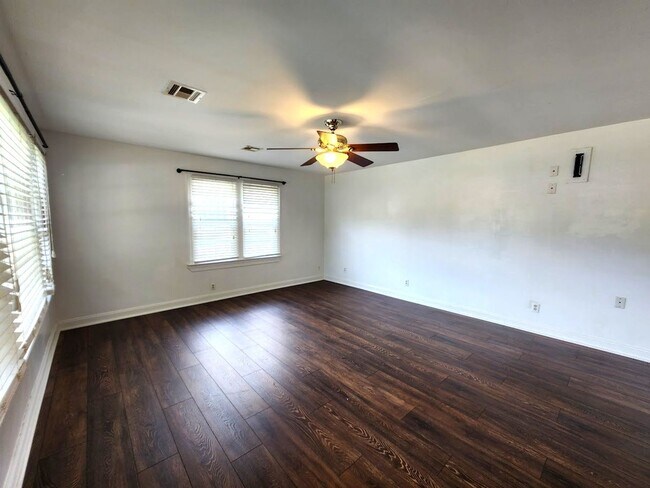 Foto del edificio - 2 Bed 1 Bath 2 Covered Carport in Corbin P...