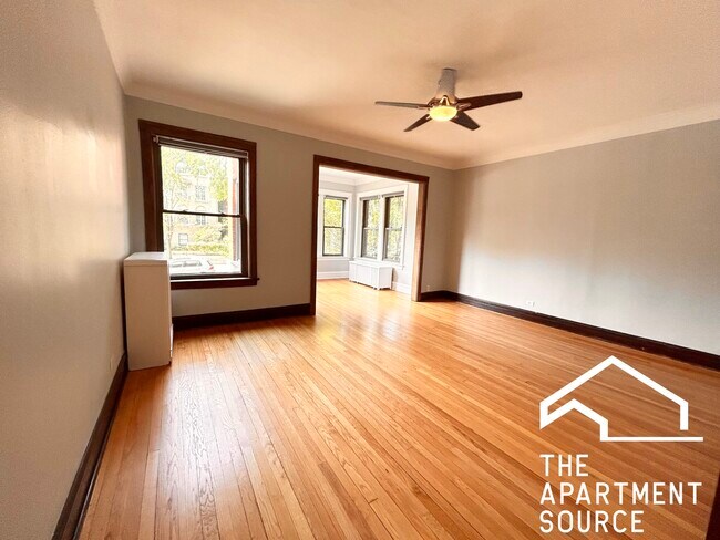 Building Photo - 4713 N Paulina St
