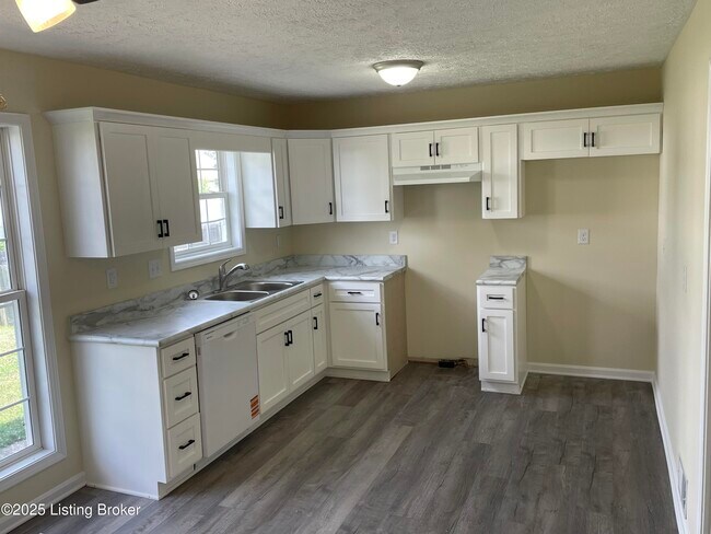 Foto del edificio - 9630 Combs Ln