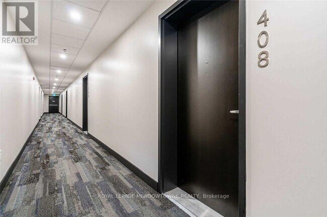 Building Photo - 430-430 Essa Rd