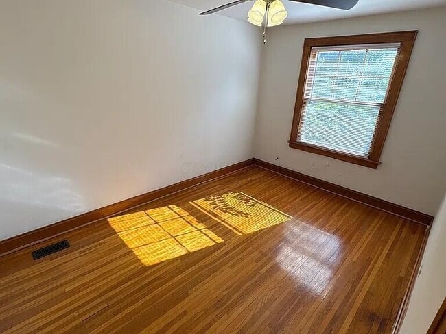 Foto del edificio - 3140 Indianola Ave