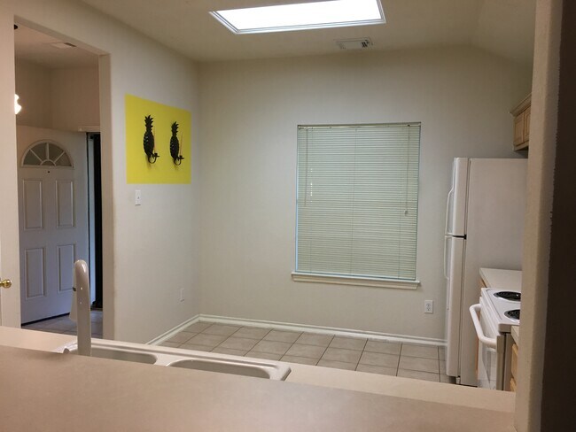 Foto del edificio - 5508 Lilywood Ln