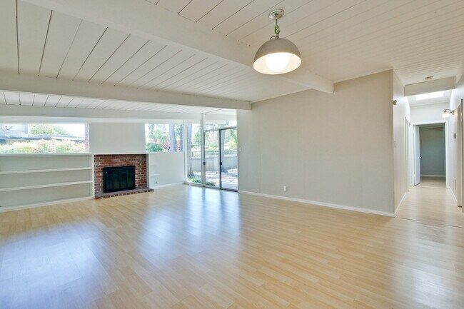 Foto del edificio - Nice Single Level Eichler Home in the Gree...