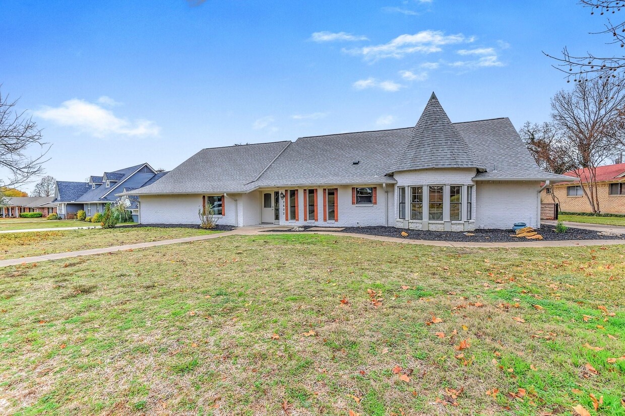 Primary Photo - 2602 Turtle Creek Dr