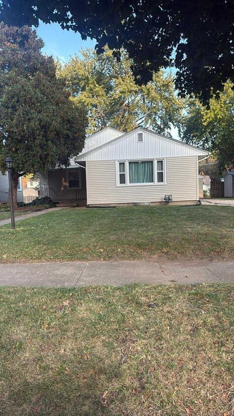 Primary Photo - 1211 Stratford Ave