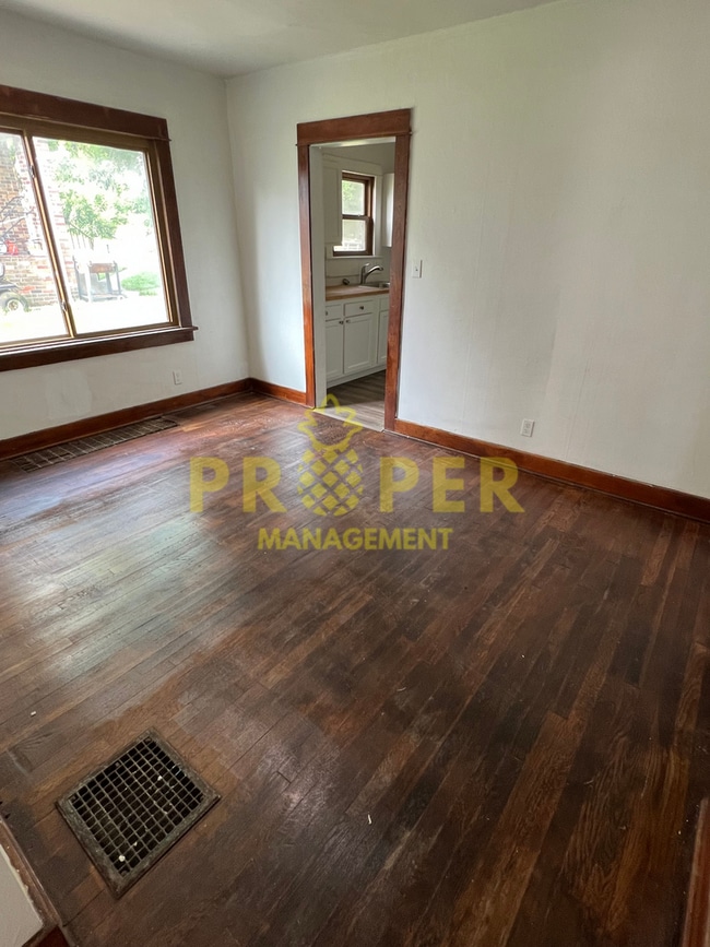 Foto del edificio - 2 bedrooms 1 bathroom house for rent