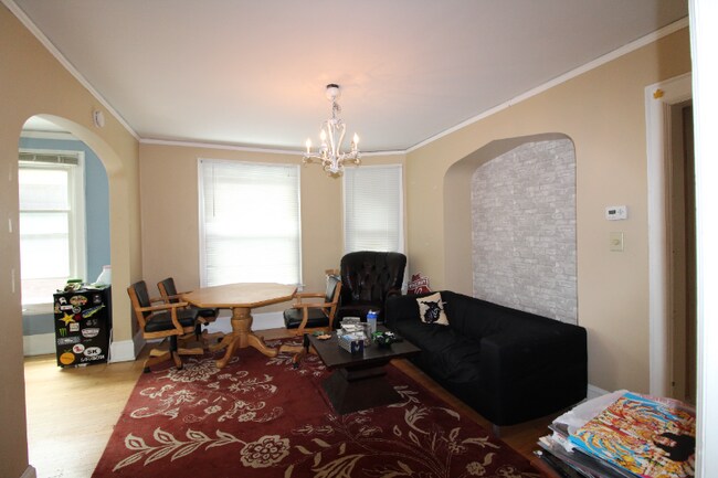 Foto del edificio - 2837 N Frederick Ave