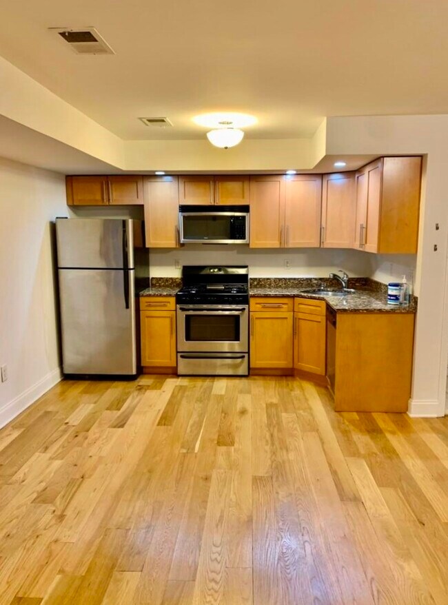 Building Photo - 320 62nd St