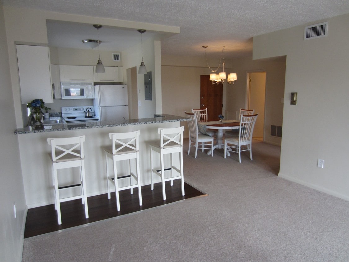 520 Washington Rd, Mount Lebanon, PA 15228 Apartments in Mount