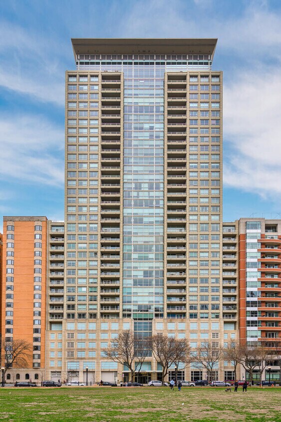 Primary Photo - 250 E Pearson St